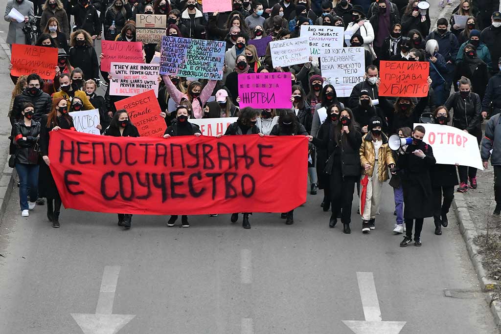 På internationella kvinnodagen anordnade the Gender Equality Platform en demonstration i Skopje, Nordmakedonien, där man krävde rättvisa för kvinnor som blivit utsatta för sexuellt våld. Foto: Maja Janevska-Ilieva