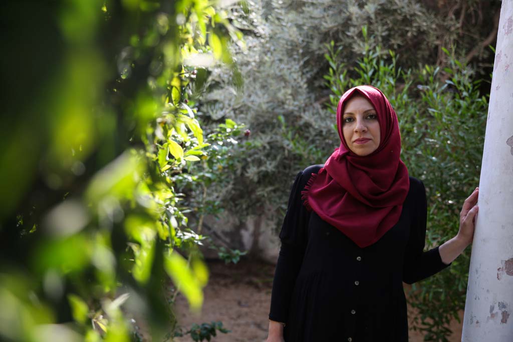 Mariam Abu Alatta vill stötta kvinnor och lyfta fram deras röster. För tio år sedan började hon jobba på Kvinna till Kvinnas partnerorganisation Aisha Association for Woman and Child Protection. Foto: Soliman Anees Hijjy