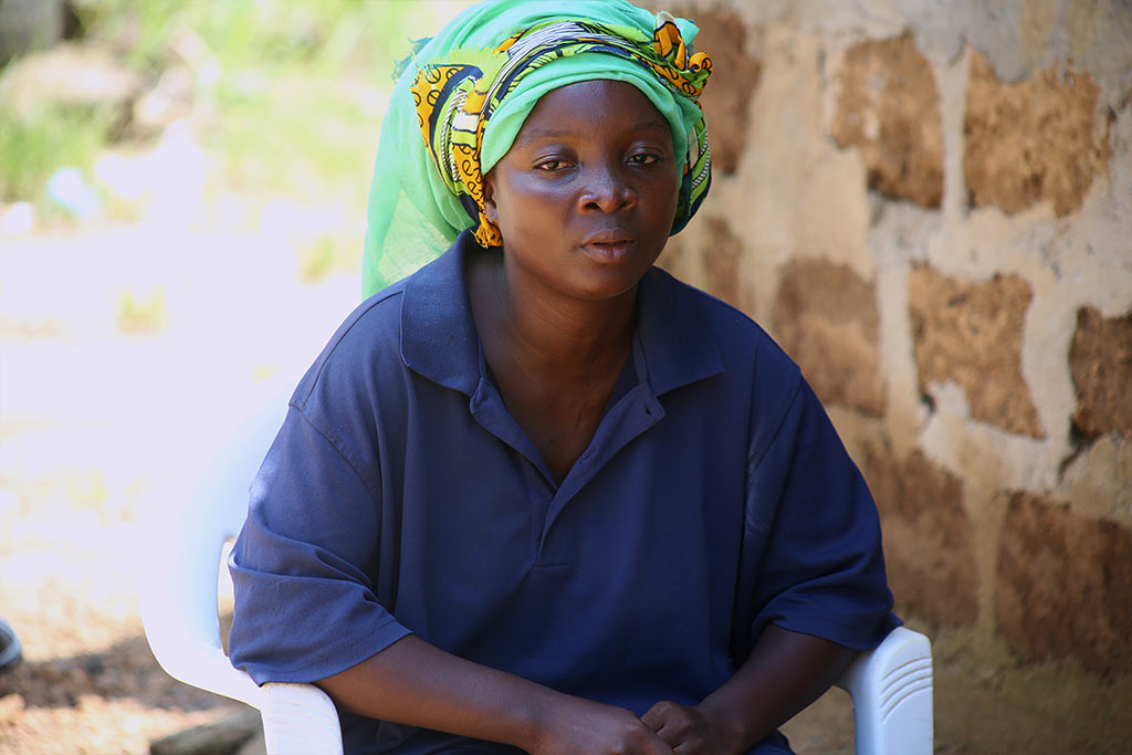 Även om hon bara är 25 år gammal har Hannah Peter i Liberia redan tvingats gifta sig två gånger. Hon kämpar nu för att ta makten över sitt eget liv med hjälp av Kvinna till Kvinnas partnerorganisation WORIWA. Foto: Wolobah Sali