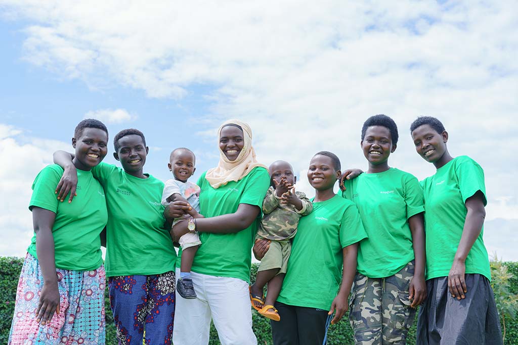 Julienne, Pauline, Janneti, Pacifique, Sharron och Clarisse är alla tonåringar och deltagare i ett program för unga mödrar som drivs av Kvinna till Kvinnas partnerorganisation Empower Rwanda. Foto: Gloria Powell