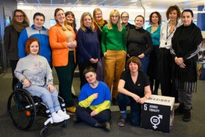 Ukrainska kvinnorättsförsvarare och medarbetare från Kvinna till Kvinna på Kvinna till Kvinnas huvudkontor i Stockholm.