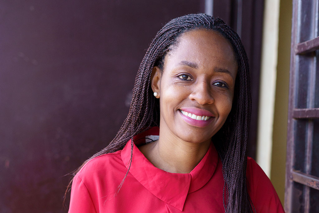Clementine Nyirarukundo arbetar som program- och partnerskapschef på Paper Crown Rwanda, en av Kvinna till Kvinnas partnerorganisationer. Foto: Gloria Powell