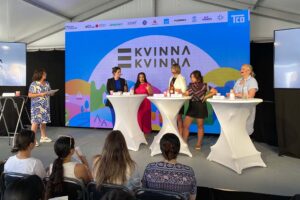 Under Almedalsveckan arrangerade Kvinna till Kvinnas ledarskapsutbildning ett panelsamtal om bristen på integrationssatsningar. 