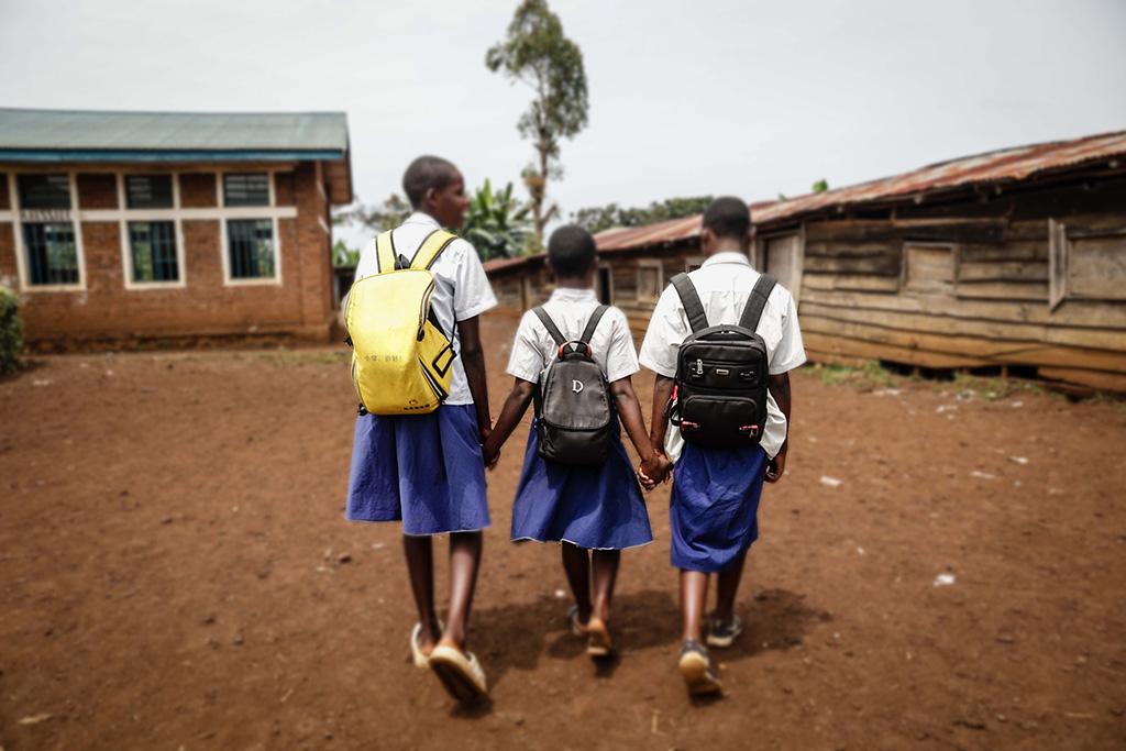 Flickor som går i skolan i Dr Kongo. Foto: Ley Uwera